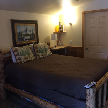 Lolo Hot Springs Hotell Rom bilde
