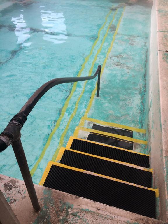 Lolo Hot Springs Hotell Eksteriør bilde