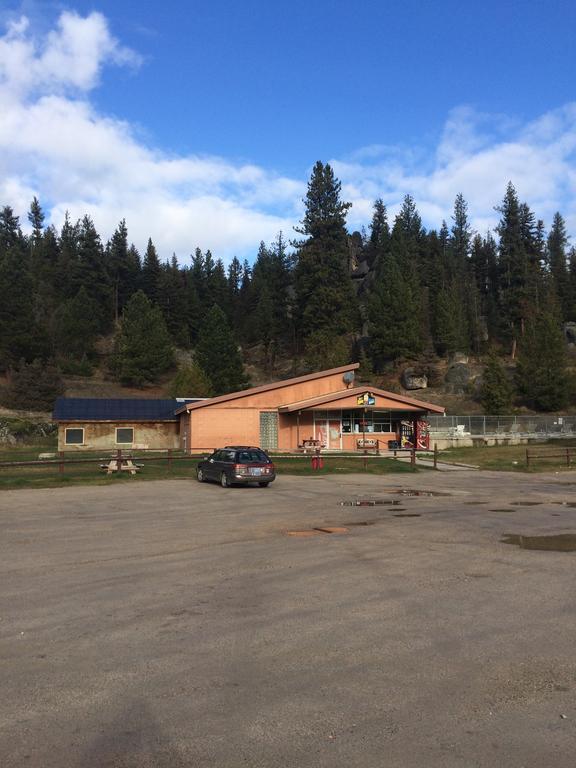 Lolo Hot Springs Hotell Eksteriør bilde
